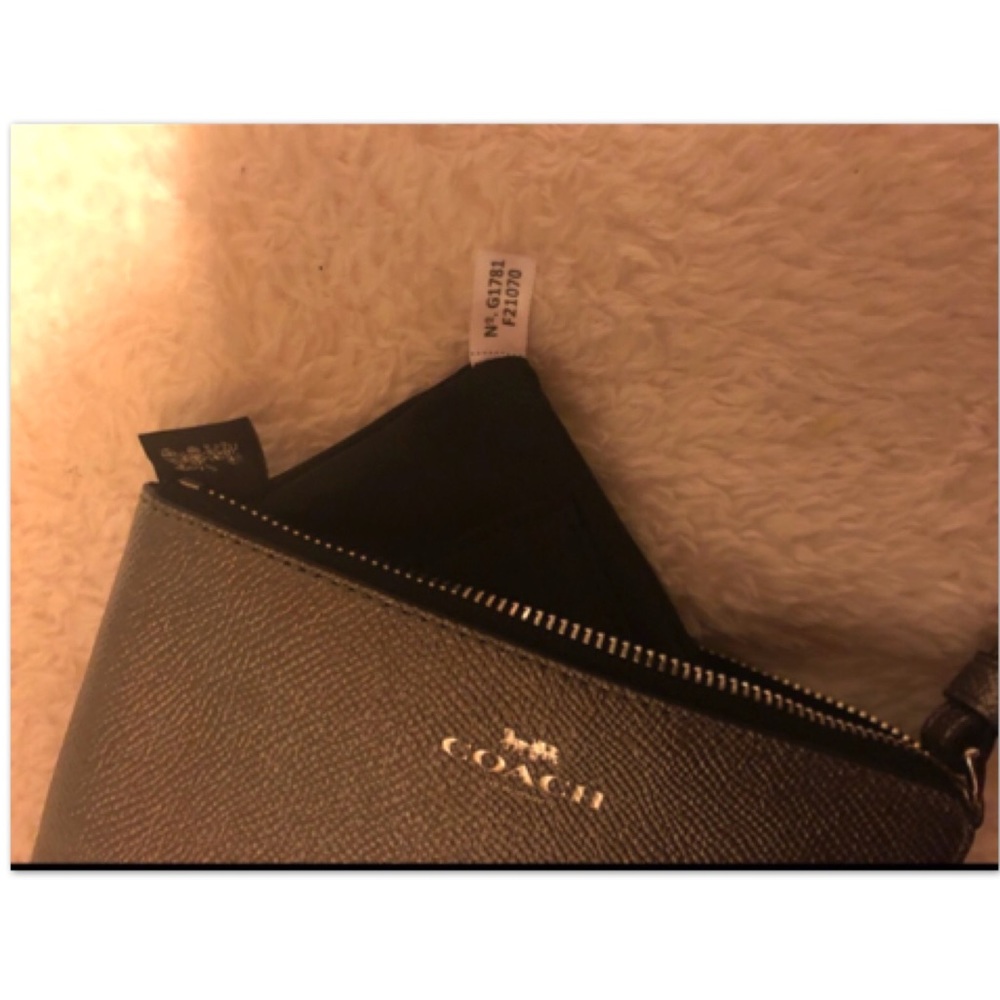 Small Original Coach Wristlet - Picture 2 of 3